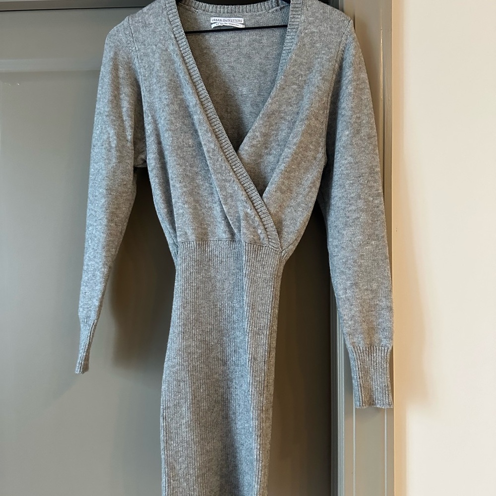 Urban Outfitters Gray V-Neck Long Sleeve Sweater Dress